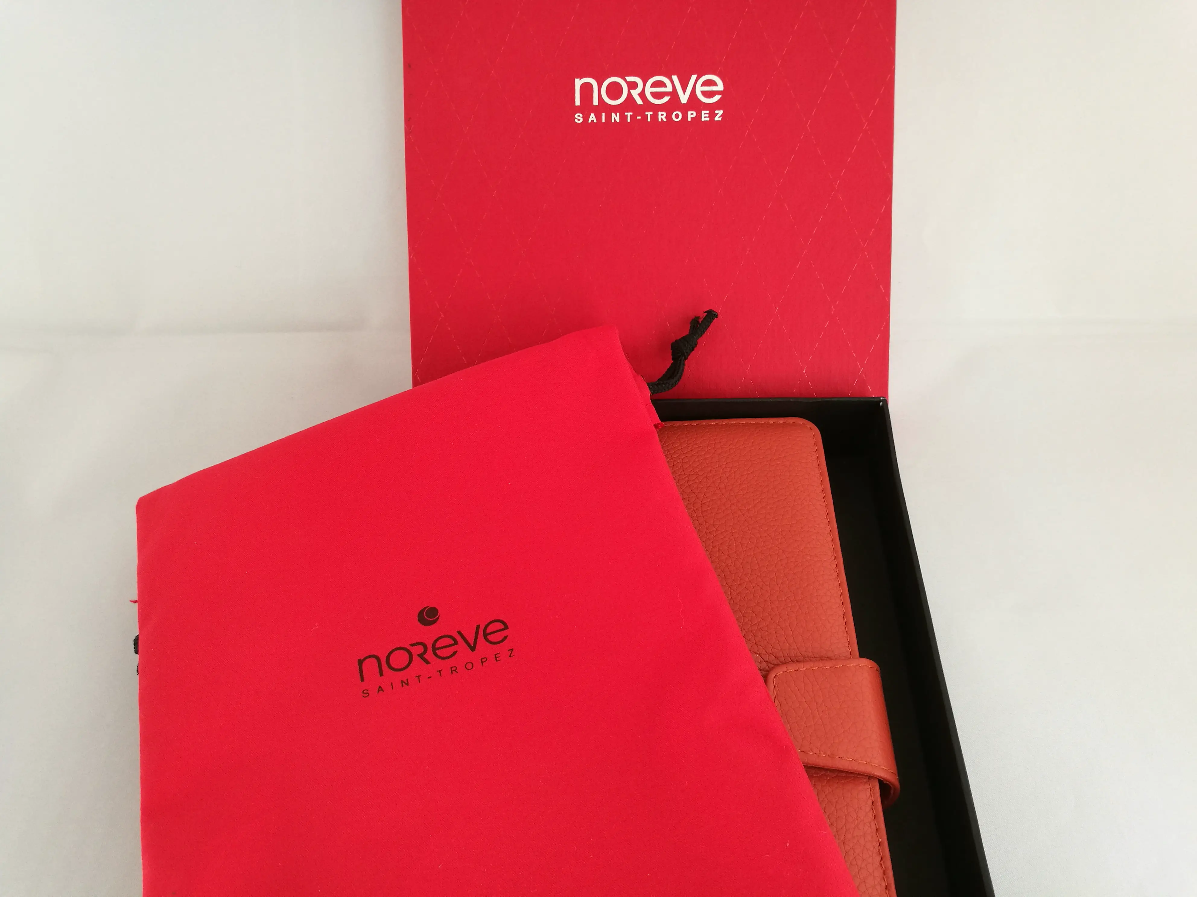 Emballage de la housse en cuir Noreve pour Huawei Mediapad m3