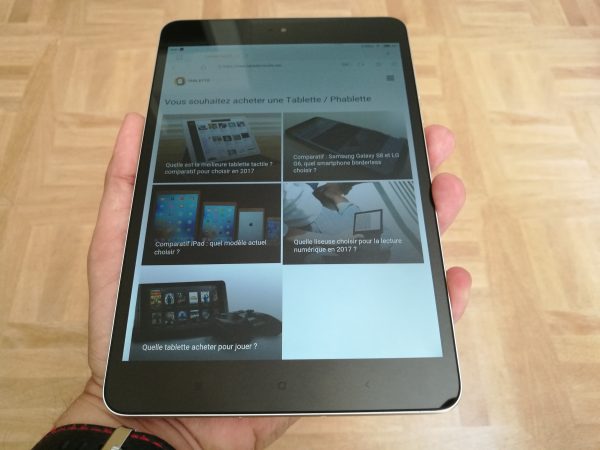 La tablette de Xiaomi est agréable à prendre en main.