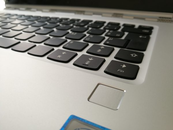 Le clavier est d'excellente qualité, tout comme le lecteur d'empreintes digitales.