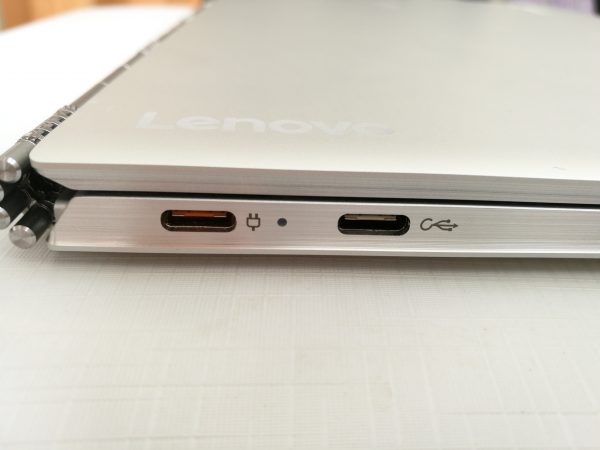 Ports USB sur Yoga 910.