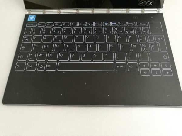 Le clavier Halo est la grosse nouveauté de cette tablette.