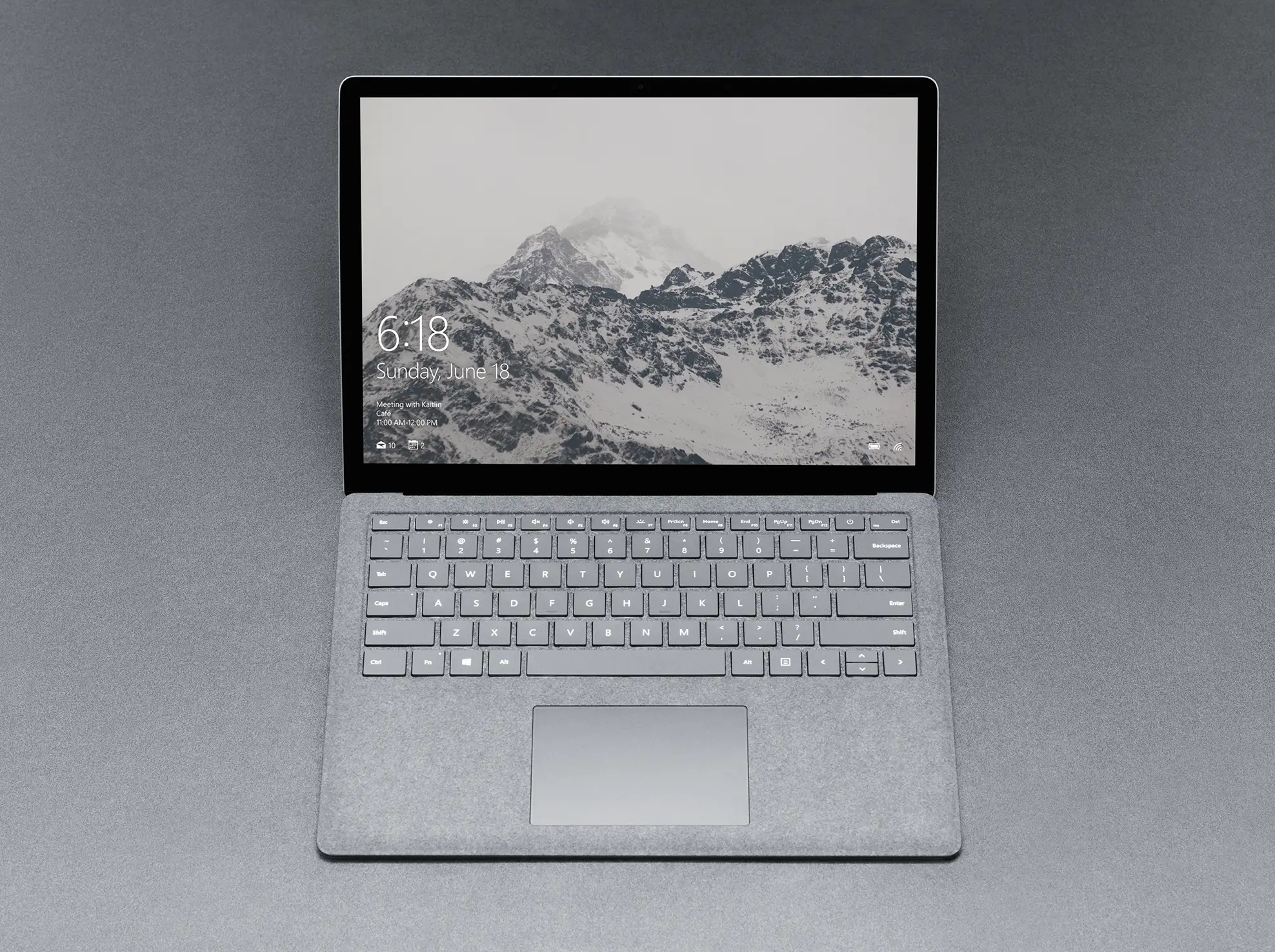 Surface Laptop de face, écran allumé